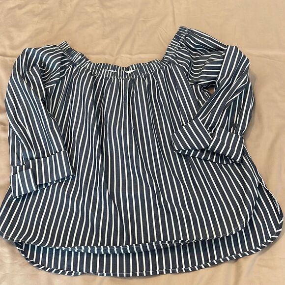 Active USA sz M grey & white stripped cuffed sleeve on off shoulder blouse EUC - Picture 3 of 12